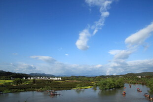 湖畔风光 蓝天白云青山绿水