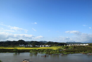 田园河畔风光