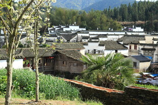 古朴村落 自然风光相伴