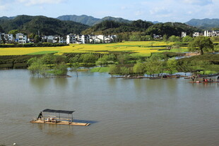 水乡泛舟美景