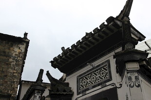 中式古建筑屋顶一角