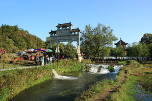 古景河畔游人聚