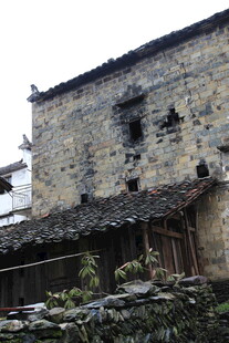 古老破旧的传统民居一角