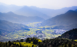 山间美景 俯瞰广袤田园风光