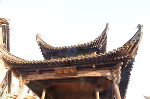 古雅中式屋顶建筑一角