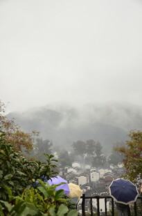 雾中村落 雨中观景