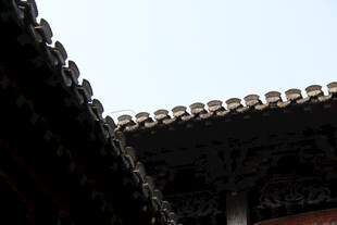 中式古建筑屋檐一角