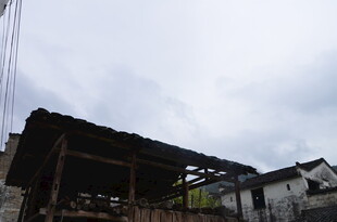 老旧乡村房屋景象