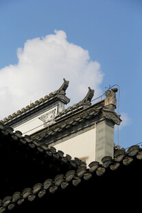 中式屋顶 飞檐翘角映蓝天