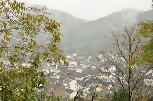 山间村落 云雾缭绕之景