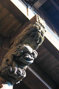 古建筑木雕龙头装饰细节