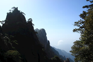 巍峨峻峭的壮美山峰