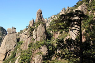 奇峰林立的壮丽山景