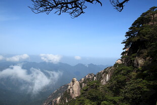 黄山奇峰云海壮丽景观