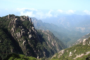 巍峨壮丽的高山景观