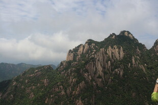 巍峨壮丽的险峻山峰