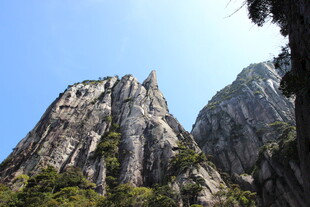 巍峨壮丽的高山景观