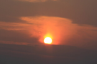 日落时分的壮丽天空景象