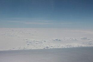 高空俯瞰云海美景