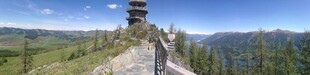 湖畔塔楼风景