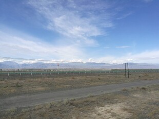 旷野公路 蓝天白云相伴