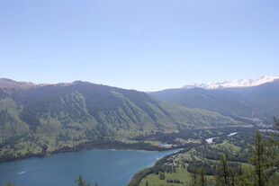 高山湖泊美景