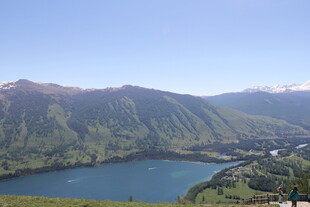 高山湖泊美丽风光