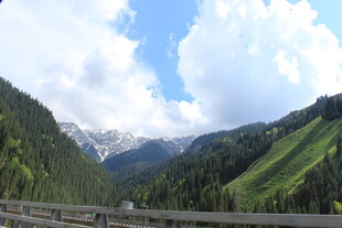 山间公路美景