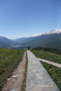 山间步道 通往远方美景
