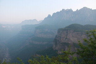 壮丽山峦景色