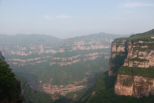 壮丽山峦景观