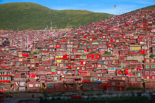 色达红房子景观