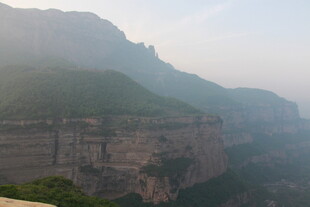壮丽山间景色