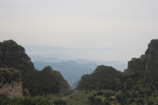 壮丽山峦景观