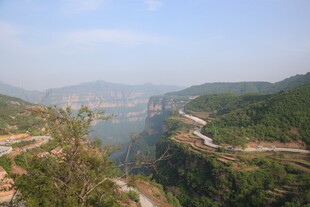 壮丽峡谷山水公路景观