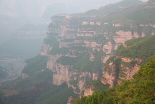 壮丽险峻的高山景观