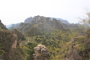 山峦叠翠的自然美景