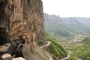 山间蜿蜒公路 壮丽风光