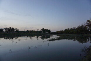 湖畔黄昏美景