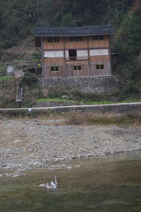 河畔小屋 宁静乡村景致