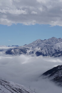 雪山云海壮丽美景