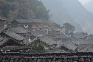 山间古村落 静谧瓦房景致