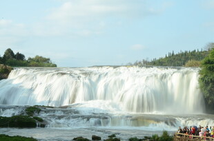 壮观瀑布景观