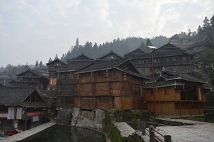 苗寨风光 古朴木质建筑群