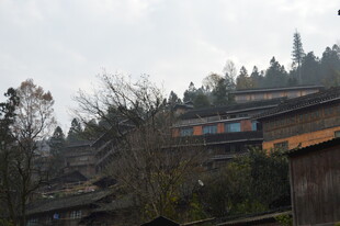 山间古朴村落景观