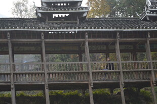 古色古香的木质廊桥