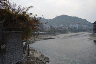 江边景致 远山近水入画