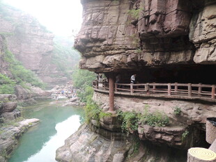 峡谷栈道美景