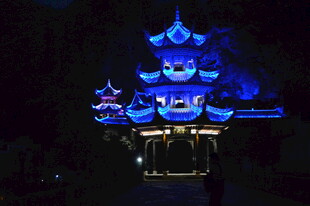 夜晚璀璨蓝调中式楼阁