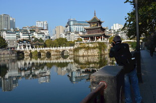 湖畔古亭美景